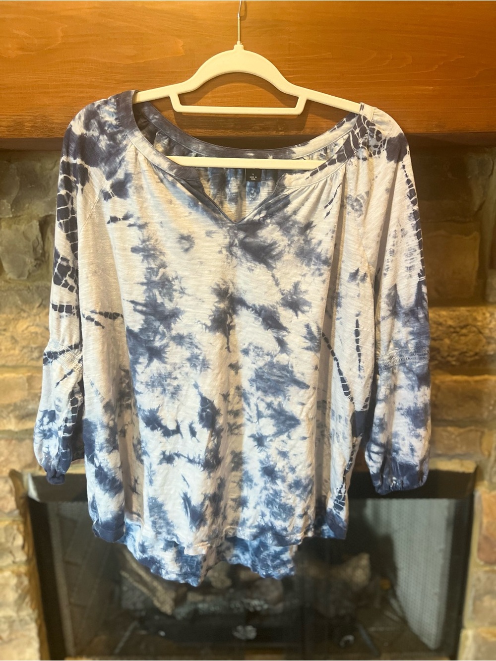 New directions Blue and White Tie-Dye V-Neck Long Sleeve Top size L